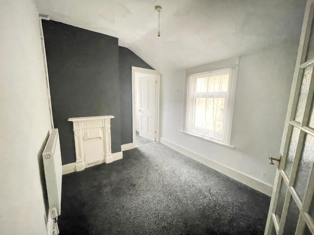 Lot: 11 - WELL PRESENTED THREE-BEDROOM HOUSE - Bedroom with fireplace